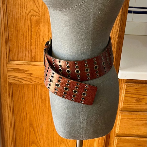 Nordstrom’s brown leather belt - Picture 3 of 12